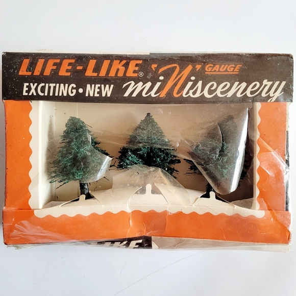 Vintage Pack of 3 miNiscenery Evergreen Trees by Life-Like Products, Inc - Picture 1 of 6